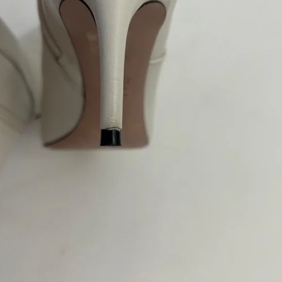 Schutz Bette Stiletto Leather Ankle Bootie in Off-White Size 7B - Picture 10 of 13